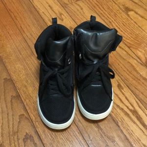 Gap shoes brand new. Black and white